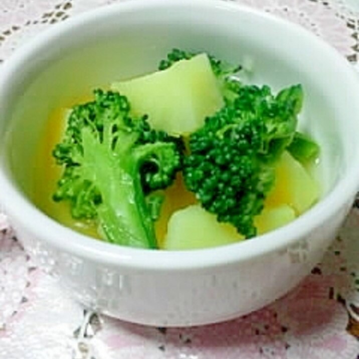 ブロッコリーとじゃが芋のコンソメスープ煮